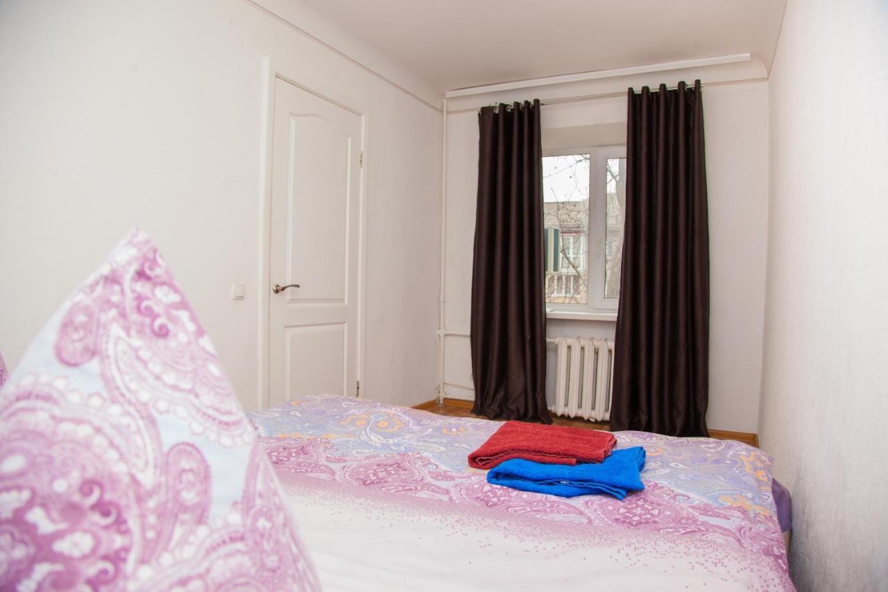 Semi Luxury Apt On Yatsenka 8 Near Intourist Hotel Zaporizhia Ngoại thất bức ảnh