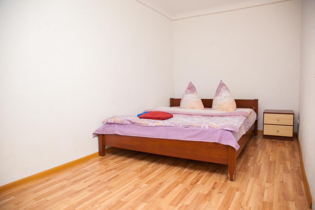 Semi Luxury Apt On Yatsenka 8 Near Intourist Hotel Zaporizhia Ngoại thất bức ảnh