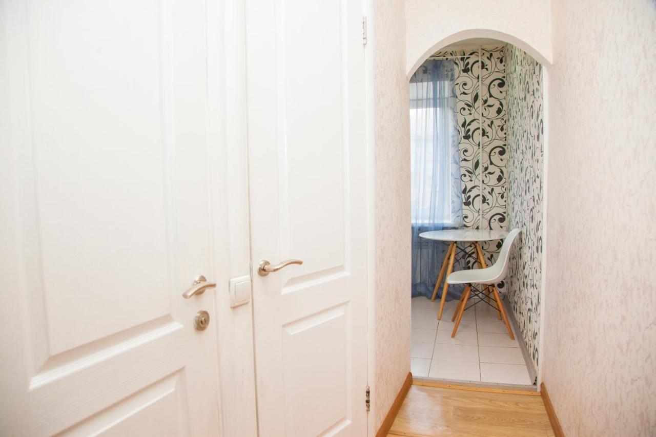 Semi Luxury Apt On Yatsenka 8 Near Intourist Hotel Zaporizhia Ngoại thất bức ảnh